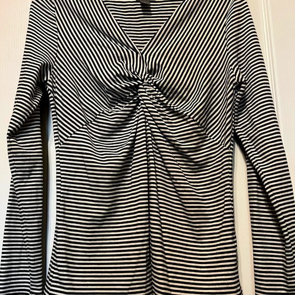 Kenneth Cole Reaction-Med black & white pin striped long sleeve comfortable top - Picture 2 of 9
